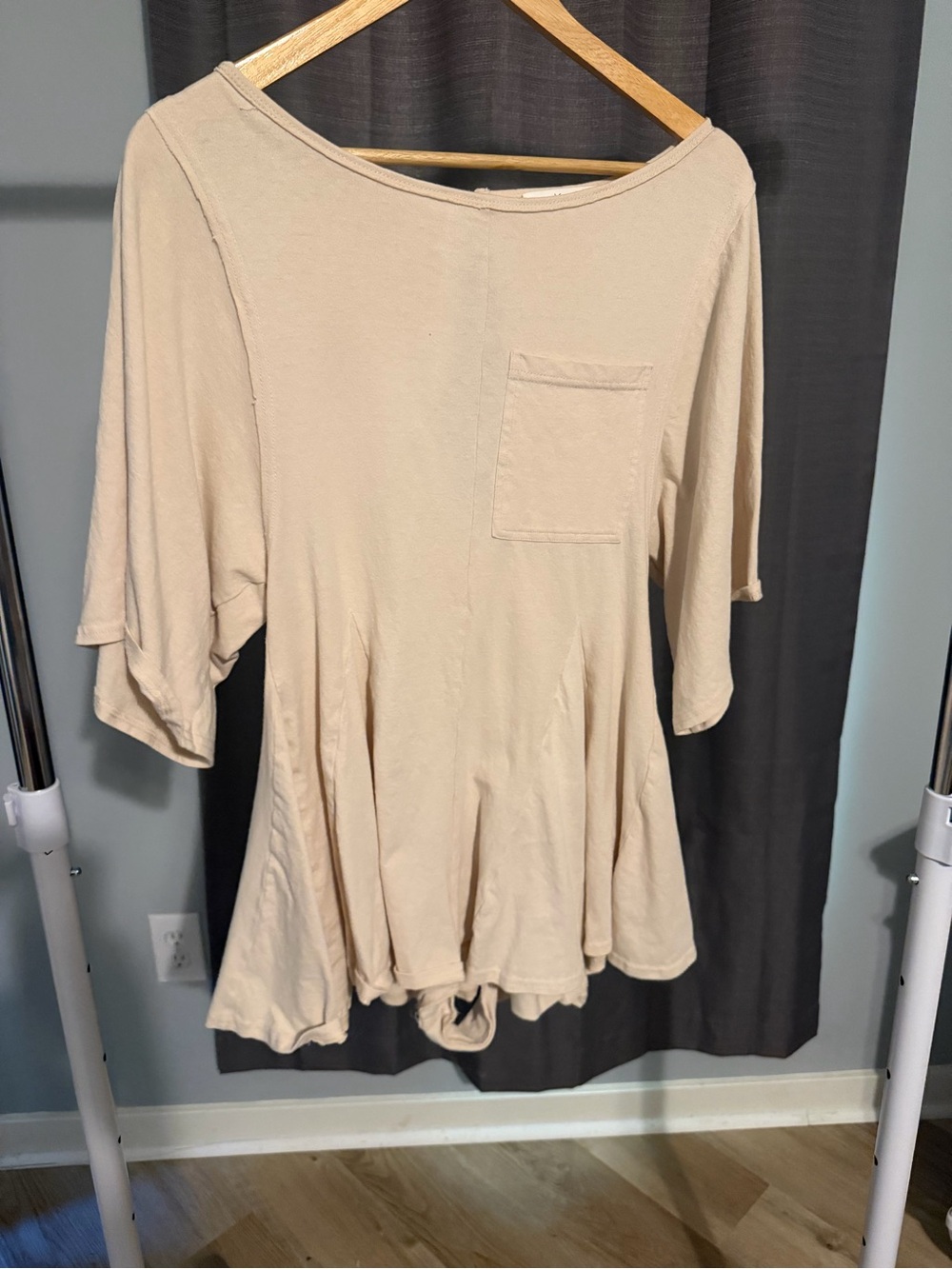 Relaxed Short-Sleeve Pocket Top in Beige